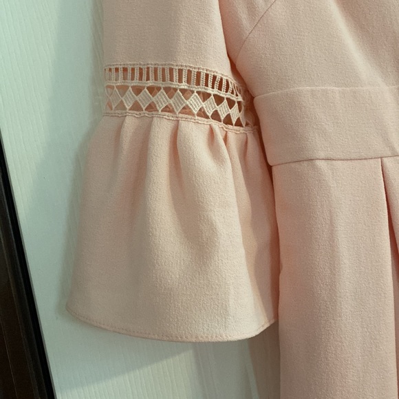 Eliza J Pink Bell Sleeve Dress Size 8 Crepe Fit & Flare Pockets Lace Insets - Picture 3 of 3